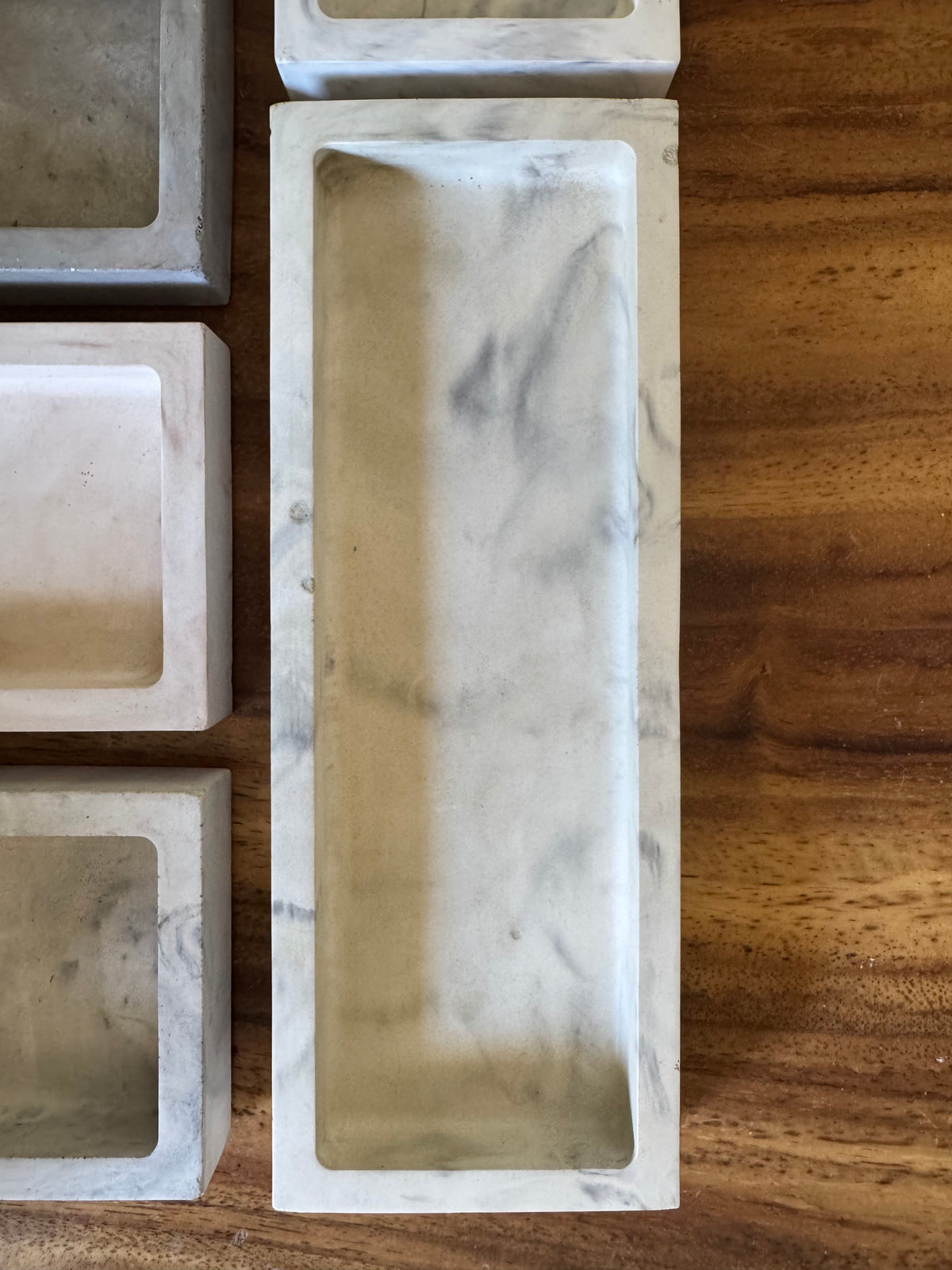 Bandeja rectangular de bordes anchos