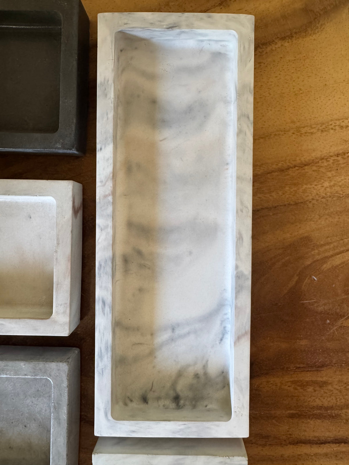 Bandeja rectangular de bordes anchos