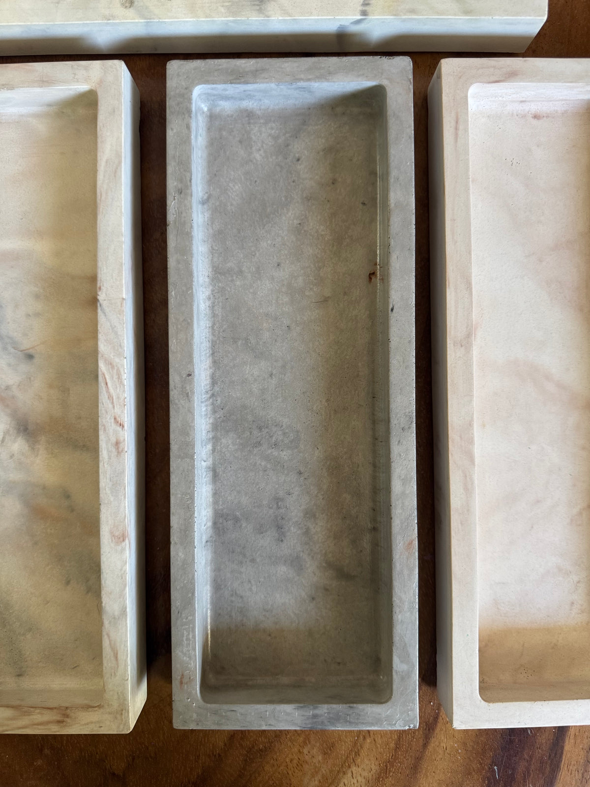 Bandeja rectangular de bordes anchos