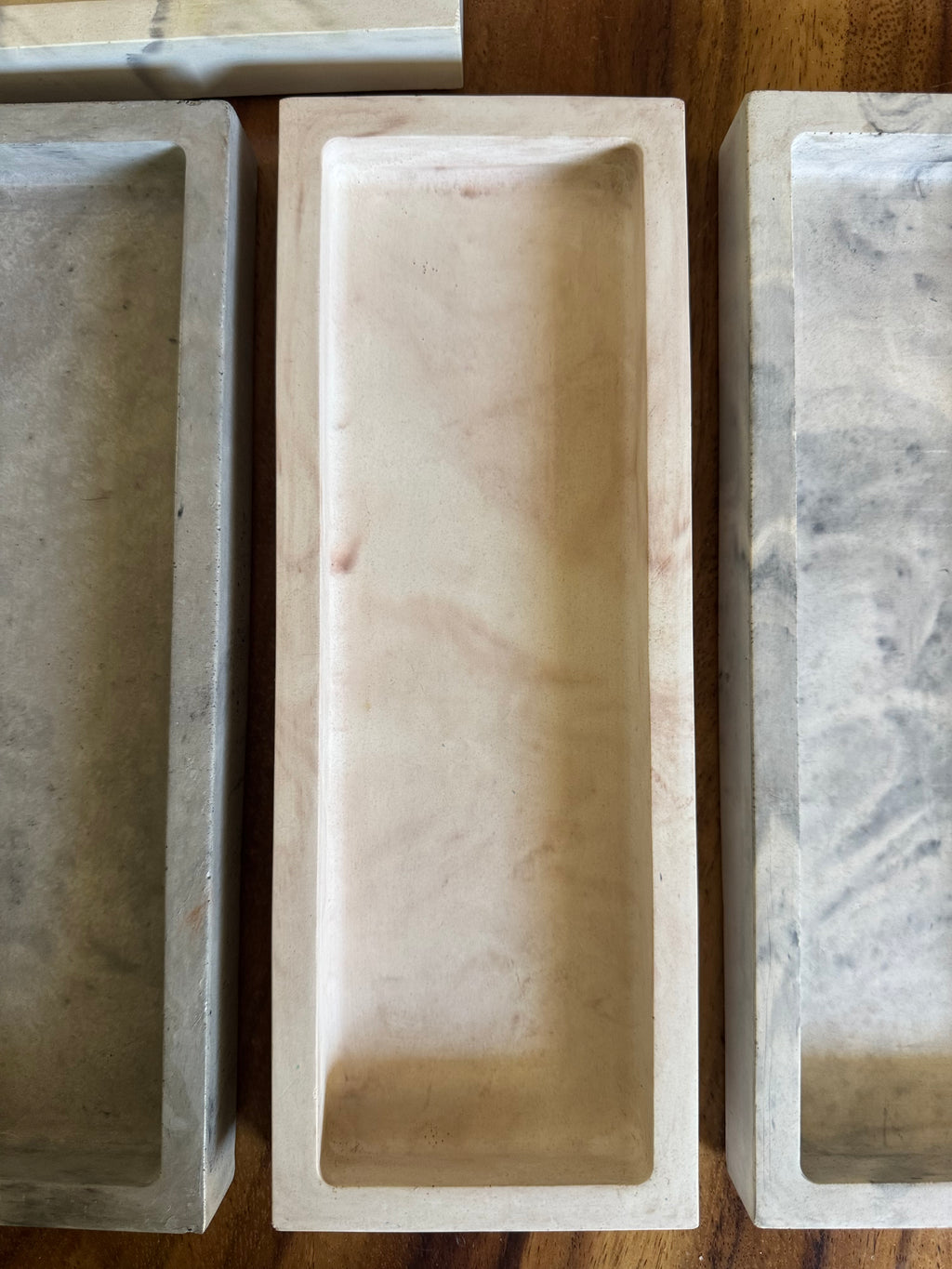 Bandeja rectangular de bordes anchos